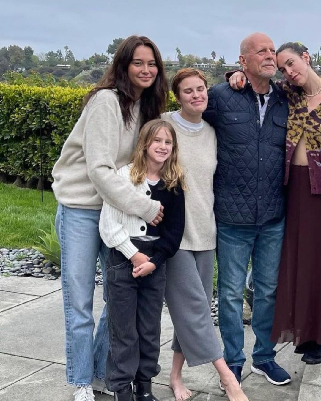 Більше не розмовляє: близький друг Брюса Вілліса поділився сумними новинами про стан актора